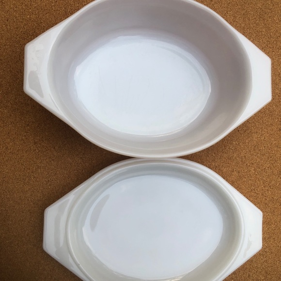 Vintage Pyrex Compatibles Butterfly Gold 1 1/ Quart Casserole Dish 943-4 box